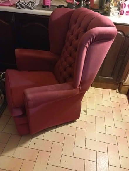 Photo of free Pink/Red small armchair (Southport PR8) #2