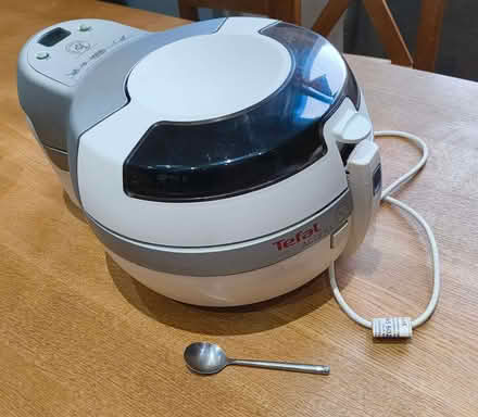 Photo of free Very old air fryer (Comiston EH10) #1