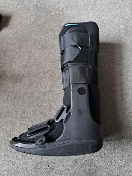 Photo of free Moon Boot (Bonnyrigg EH19) #1