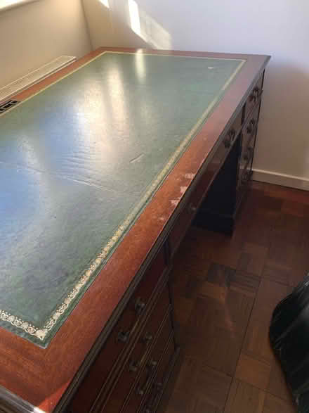 Photo of free Office desk (Guildford GU1) #1