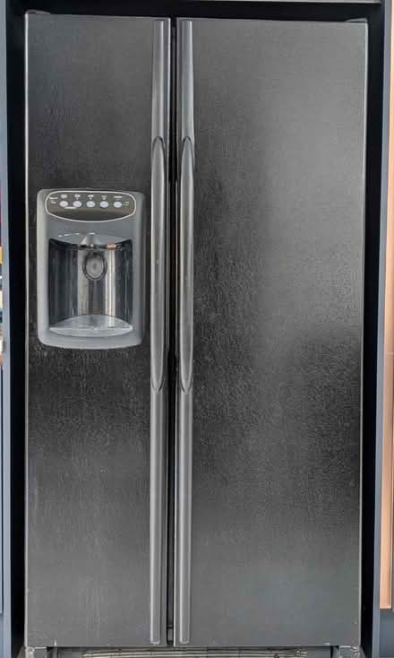 Photo of free American fridge freezer (Banstead SM7) #1