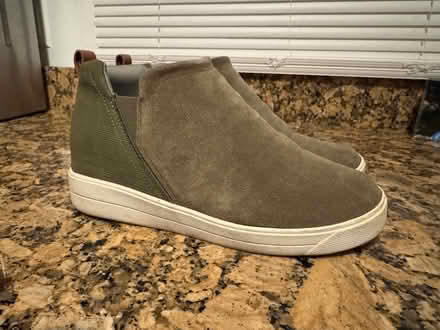 Photo of free Sneakers (540 east pine street) #4