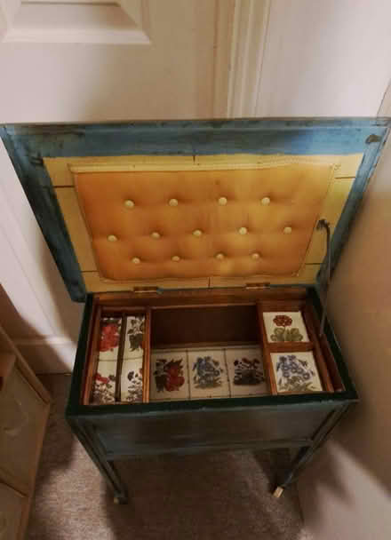 Photo of free Vintage sewing box (OX14 off Colwell Drive) #2