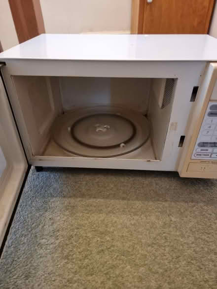 Photo of free Microwave Oven (SL6. (Maidenhead)) #2