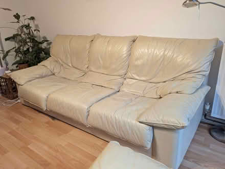 Photo of free sofa and armchairs (Radlett WD7) #1
