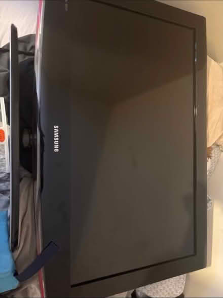 Photo of free 1 22” LG TV and a 32”Samsung TV (Luton - LU4) #1