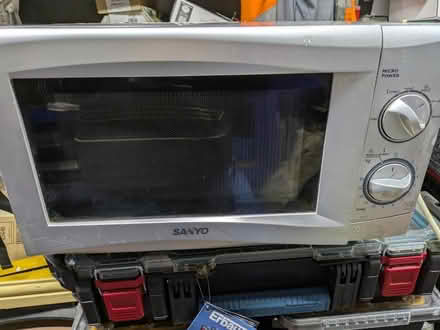 Photo of free 700 microwave (Starbeck HG1) #1