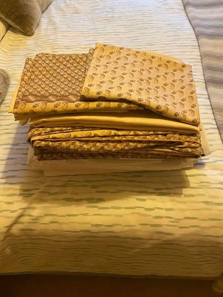 Photo of free 2 sets of Single bedding (Glyn Ceiriog) #1