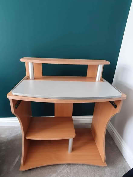 Photo of free Work/study desk (Harrow Weald HA3) #1