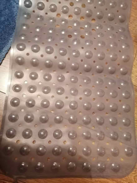 Photo of free Non slip Bath tub mat (Presteigne LD8) #1