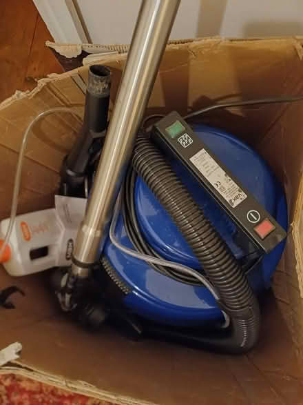 Photo of free Carpet/floor cleaner vacuum (Kendal LA9) #1