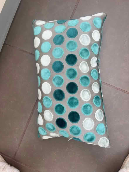 Photo of free 3 cushions (Isleworth TW7) #2