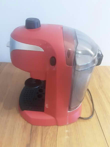 Photo of free DeLonghi coffee maker (Horsham RH12) #3