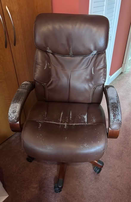 Photo of free LaZBoy Executive Chair (Capitol Hill NE (20002)) #1