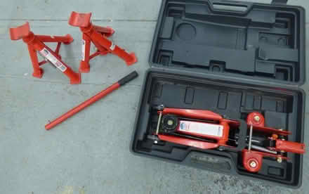 Photo of Vehicle Jack & inspection stands (CH60) #2