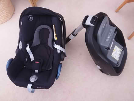 Photo of free Car seat (infant) with Isofix Maxi-Cosi (Helensburgh G84) #2