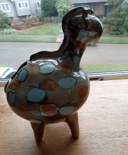 Photo of free Giraffe piggy-bank (Hawthorne Hills in NE Seattle) #1