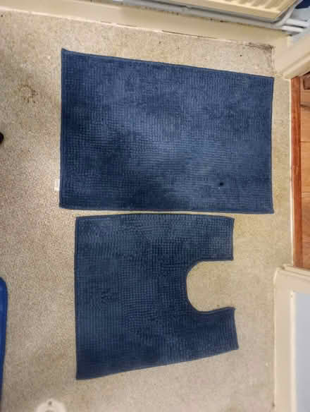 Photo of free Blue bath mat set. (IP4) #1