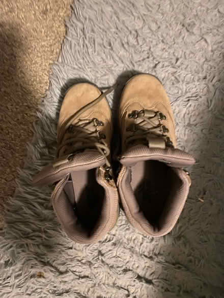 Photo of free Women’s boots (Montebello) #2