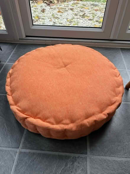 Photo of free Circle Cushion (BN41) #1
