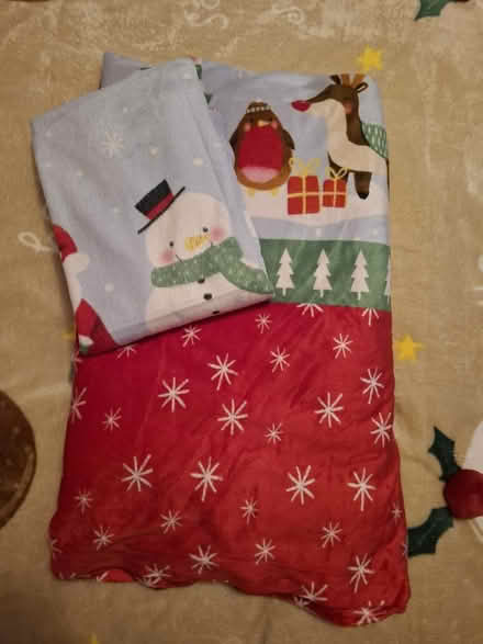 Photo of free Christmas bedding - single bed (Bracknell RG12) #1