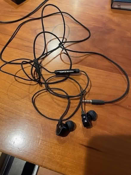 Photo of free wired earbuds (Hell's Kitchen) #1