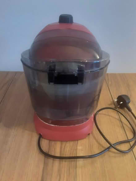 Photo of free DeLonghi coffee maker (Horsham RH12) #4