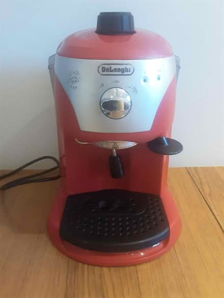 Photo of free DeLonghi coffee maker (Horsham RH12) #2