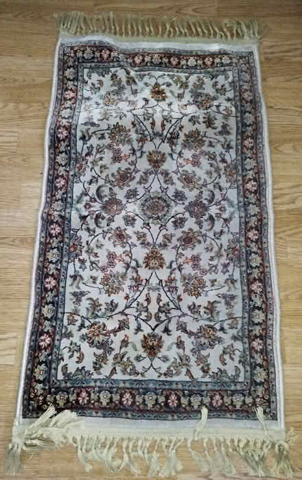 Photo of free Small Flowery Patterned Rug (Charlton SE7) #1