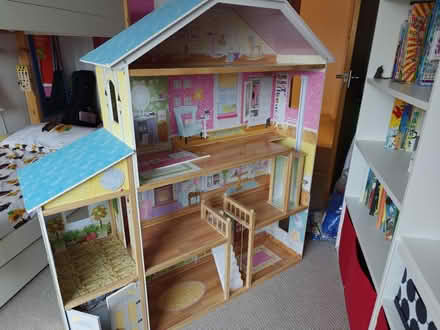 Photo of free Doll's House (N12 Woodside park) #1