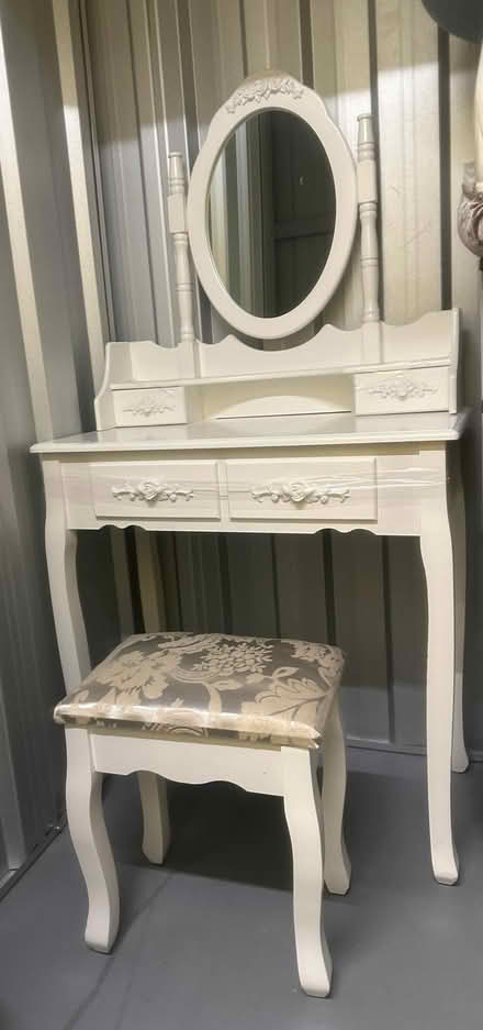 Photo of free Dressing table with its little chair (Bromley North BR1) #1