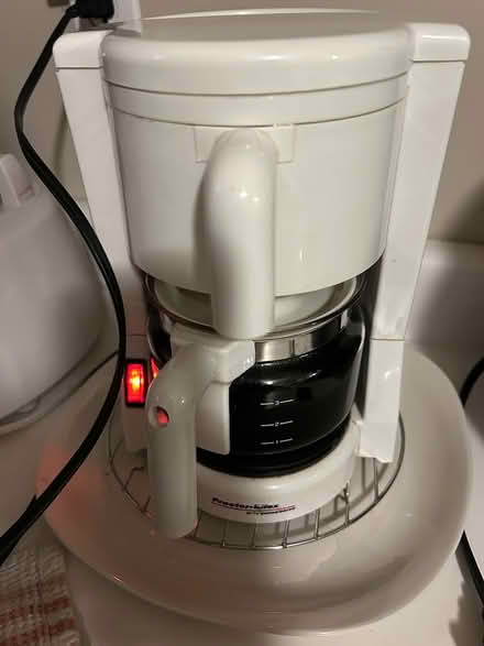 Photo of free Coffee maker 4 cup (L5L 5P5) #1
