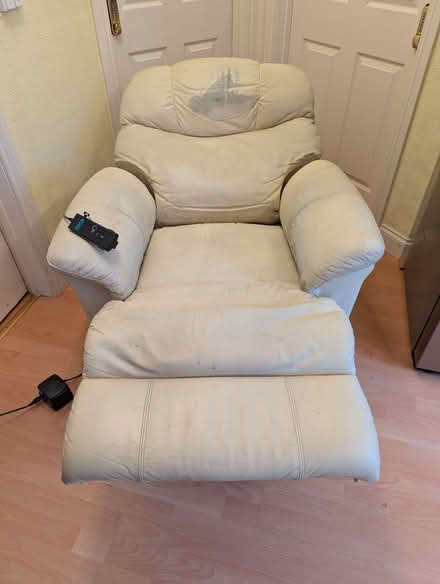 Photo of free electric reclining armchair (GU14) #2