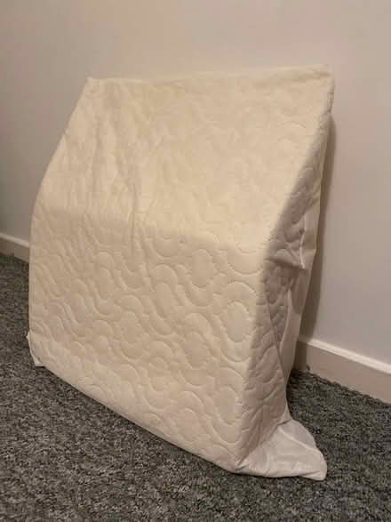 Photo of free Cushion (CR0) #2