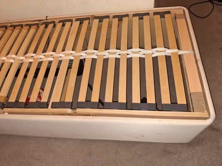 Photo of free Single bed with remote (LU2, Luton) #1