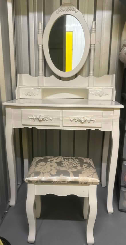 Photo of free Dressing table with its little chair (Bromley North BR1) #2