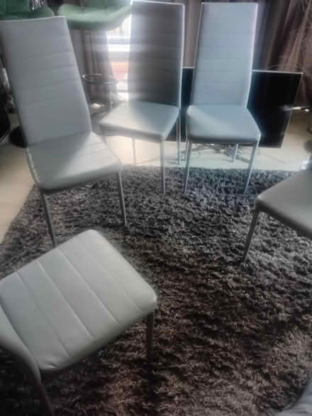 Photo of free Bar stools ,5 dinning chairs, tv (Chelsea habour SW10) #3