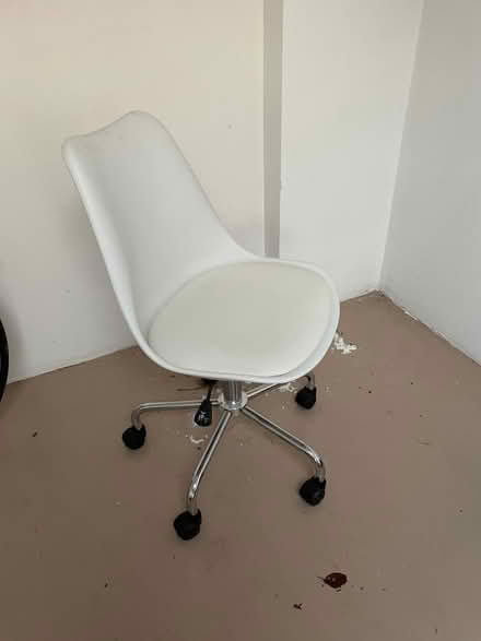Photo of free White Office Chair On Wheels Padded White Chrome (Muswell Hill N10) #1