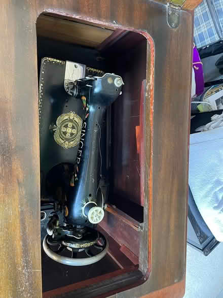 Photo of free Singer treadle sewing machine (Horsham) #2