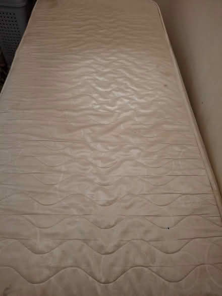 Photo of free Single bed with remote (LU2, Luton) #2