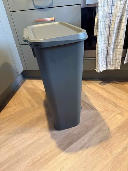 Photo of free Recycle Bin + Food Waste Bin (Berryfields HP18) #4