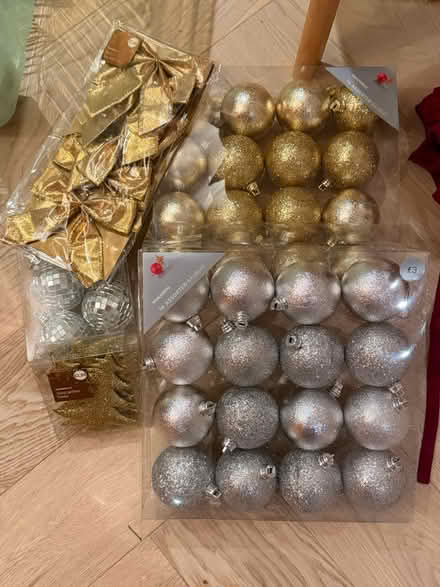 Photo of free Xmas Decorations (Grove Park, Chiswick, W4) #1