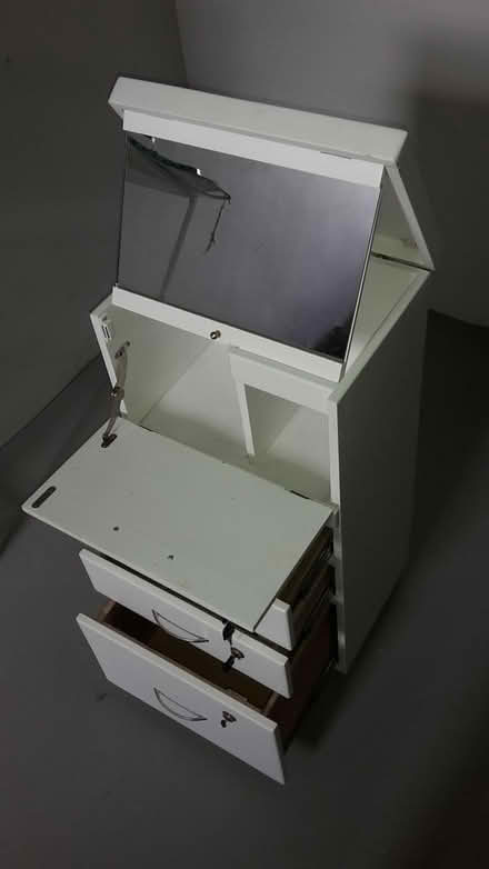 Photo of free Vanity Chest of Drawers (Queenstown, near MRT) #2