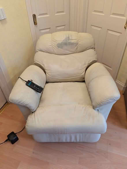 Photo of free electric reclining armchair (GU14) #3