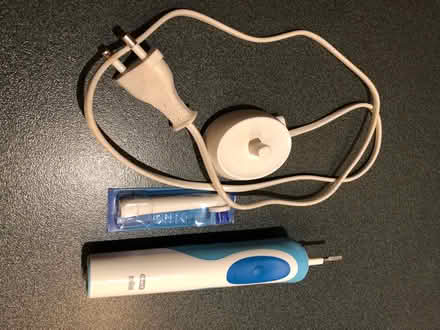 Photo of free Oral B Braun electric toothbrush (Stroud Green N4) #1