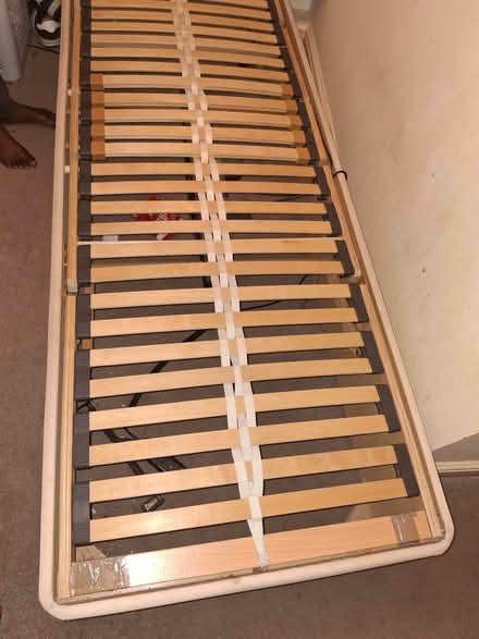 Photo of free Single bed with remote (LU2, Luton) #4