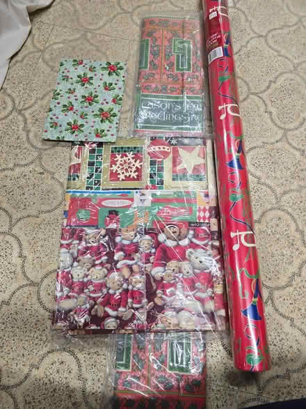 Photo of free Holiday gift wrapping (Woodridge) #1