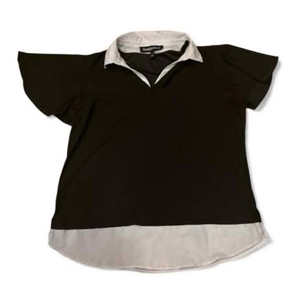 Photo of free Elizabeth & Nicole Woman’s Top (Brooklyn Storage) #1