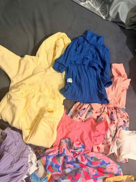 Photo of free Female 6-9months clothes and shoes (Bd1) #2