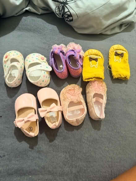 Photo of free Female 6-9months clothes and shoes (Bd1) #4